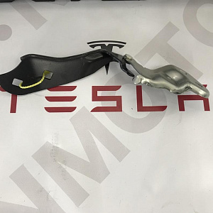 Петля капота левая