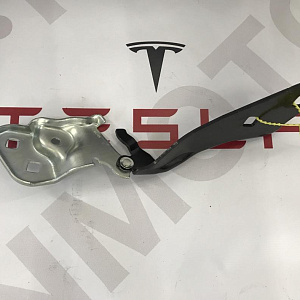 Петля капота правая